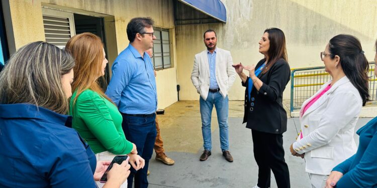 A deputada Simone Marquetto (MDB) visitou o AME de Itapetininga.
