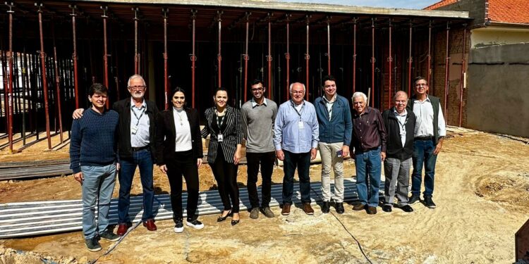 A deputada federal Simone Marquetto (MDB-SP) visitou as obras do novo pronto atendimento da Santa Casa de Tietê. (Divulgação)
