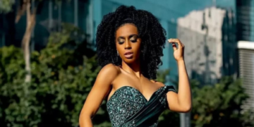 Jana Oliveira, como também é conhecida, tem 26 anos, é bailarina clássica, personal trainer e concorre em concursos de beleza desde 2015.