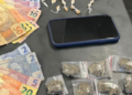 Foram localizados cocaína, crack, maconha, R$ 180 em espécie e um aparelho celular. (Divulgação)