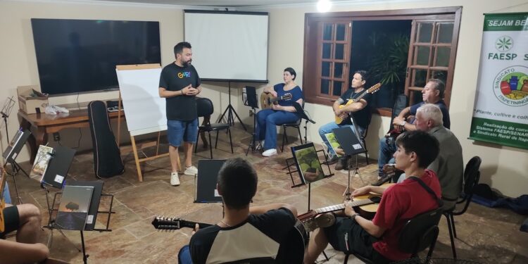 O curso promove, além da rica tradição, o conhecimento sobre técnicas de execução, repertório tradicional e história do instrumento, contribui para o desenvolvimento local e regional, valoriza as práticas culturais e as habilidades musicais. (Divulgação)