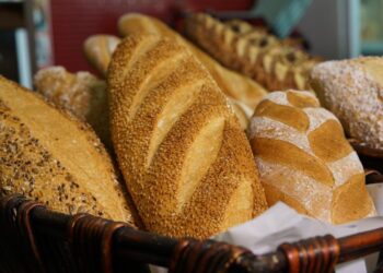 Os alunos vão aprender a arte de fazer pães artesanais em um curso prático e informativo. (Divulgação)