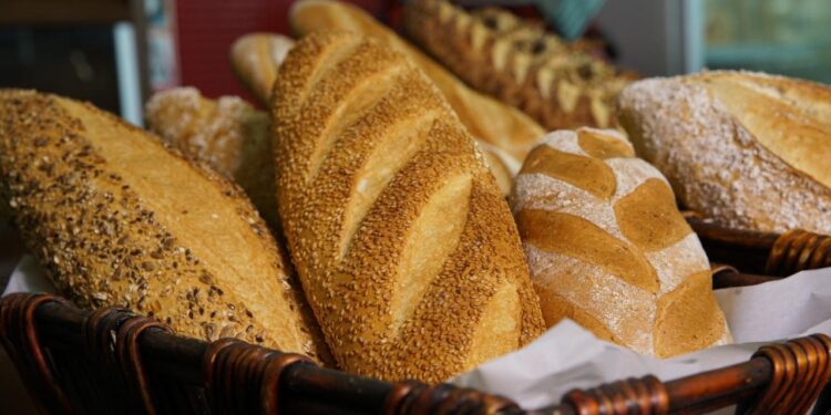 Os alunos vão aprender a arte de fazer pães artesanais em um curso prático e informativo. (Divulgação)