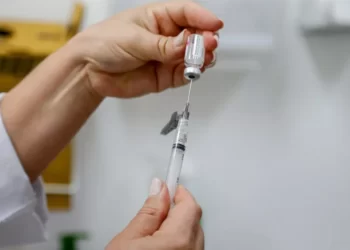 A coqueluche é uma infecção contagiosa que afeta as vias respiratórias que levam o ar até os pulmões. (Agência Brasil)