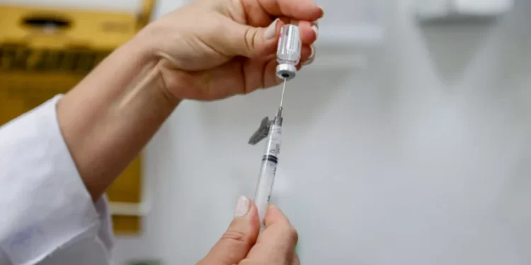 A coqueluche é uma infecção contagiosa que afeta as vias respiratórias que levam o ar até os pulmões. (Agência Brasil)