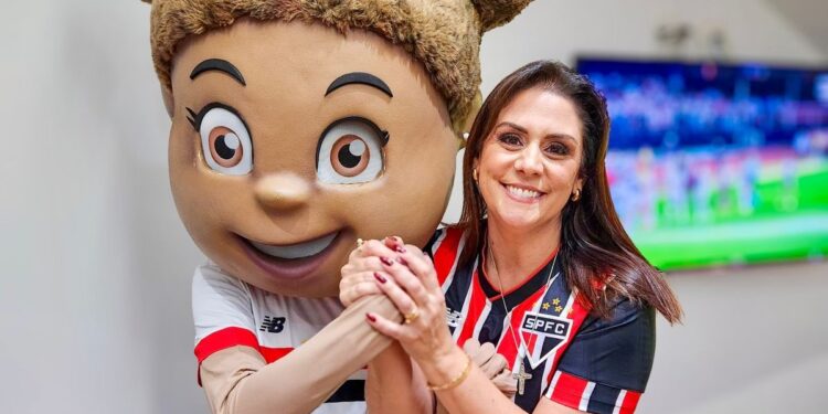 A deputada federal Simone Marquetto (MDB-SP), que integra o Grupo de Trabalho de Combate ao Racismo e à Violência no Futebol. (Divulgação)