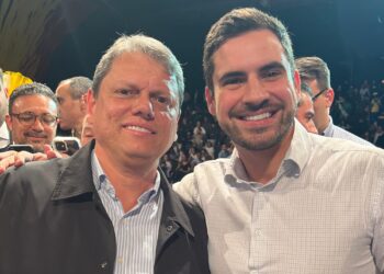 O governador Tarcísio de Freitas e Matheus Francatto. (Divulgação)