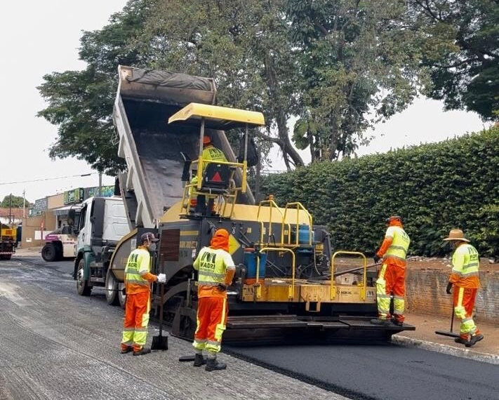 Onze bairros receberam manutenção em diversas vias, que juntas somam 100.250 m² de recapeamento. (Divulgação)