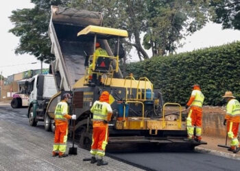 Onze bairros receberam manutenção em diversas vias, que juntas somam 100.250 m² de recapeamento. (Divulgação)