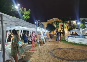 A Feira da Lua acontece no Largo dos Amores. (Divulgação)