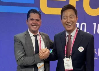 Prefeito Jeferson Brun apresenta transporte gratuito em Itapetininga como exemplo de mobilidade durante a Seoul Smart Life Week, na Coreia do Sul
