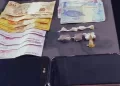 A GCM apreendeu entorpecentes, dinheiro e três celulares na vila Mazzei. (Divulgação/GCM)