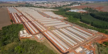 As casas terão 43,85 m², não geminadas, com dois dormitórios, sala, cozinha, banheiro, área de serviço coberta, laje, piso cerâmico em todos os ambientes, quintal e vaga de garagem.(Divulgação)