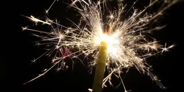 A CPFL Paulista, por meio de sua campanha Guardião da Vida, divulgou os principais alertas que se deve ter na soltura de fogos, que com estampido é proibido no estado de SP ... - Veja mais em https://tododia.com.br/brasil-mundo/atente-se-os-riscos-de-soltar-fogos-de-artificio-proximo-a-rede-eletrica/