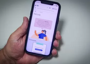 Criado em 2004, o Programa Universidade para Todos (Prouni) oferta bolsas de estudo integrais e parciais em cursos de graduação e sequenciais de formação específica em instituições de educação superior privadas. (Agência Brasil)