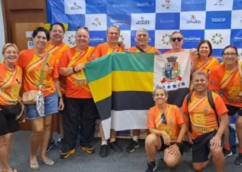 Atletas do voleibol adaptado de Itapetininga, na categoria 58+. (Divulgação)