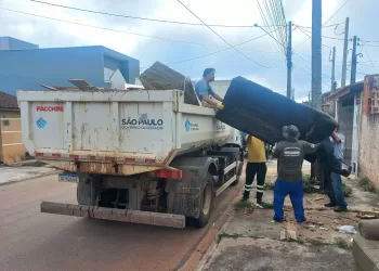 Foram feitas 25 viagens de caminhões para retirar os materiais. (Divulgação?