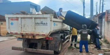 Foram feitas 25 viagens de caminhões para retirar os materiais. (Divulgação?