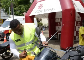 Um dos destaques da ação será a instalação gratuita de antenas corta linha nas motocicletas. (Divulgação)