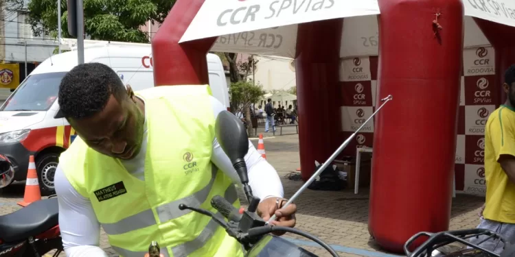 Um dos destaques da ação será a instalação gratuita de antenas corta linha nas motocicletas. (Divulgação)