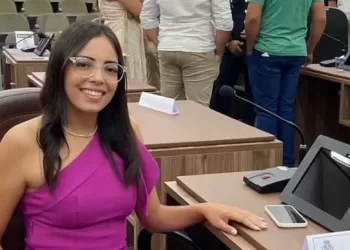 Filiada ao Partido Social Democrático (PSD), Júlia inicia seu mandato com o desafio de trazer renovação e inovação à política local.