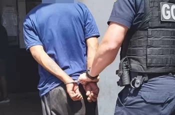 GCM conduz homem até a delegacia. (Divulgação)