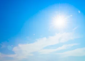 O início do verão aconteceu dia 21 de dezembro de 2024 e vai até 20 de março 2025. A estação substitui a primavera e, depois, dá lugar ao outono. (Freepik)