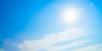 O início do verão aconteceu dia 21 de dezembro de 2024 e vai até 20 de março 2025. A estação substitui a primavera e, depois, dá lugar ao outono. (Freepik)