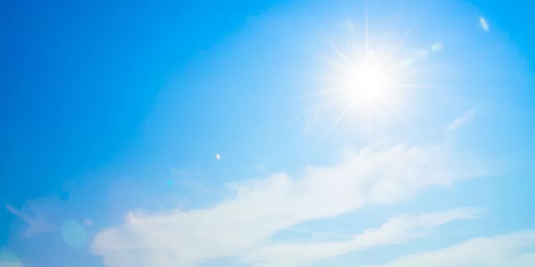 O início do verão aconteceu dia 21 de dezembro de 2024 e vai até 20 de março 2025. A estação substitui a primavera e, depois, dá lugar ao outono. (Freepik)