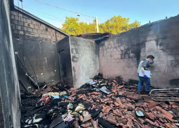 As chamas foram controladas pelo Corpo de Bombeiros e o local foi totalmente interditado pela Defesa Civil. (Divulgação/ Prefeitura de Itapetininga)