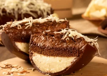 O curso é uma oportunidade para quem deseja aprender técnicas para a produção de ovos de chocolate personalizados para a Páscoa. (Divulgação)