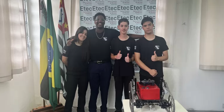 Cortador de grama com controle remoto visa otimizar manutenção de áreas gramadas de forma prática e eficaz | Foto: Divulgação