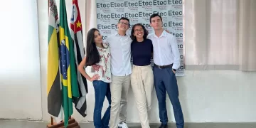 Jovens da Etec Darcy Pereira de Moraes criaram alternativa eficiente e de baixo custo para realizar experimentos | Foto: Divulgação