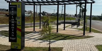 A Praça do Ciclista fica na Avenida Cyro Albuquerque e conta com bancos, ponto de hidratação e de parada das bikes, servindo de apoio aos ciclistas que passam pelo trecho. (Divulgação)