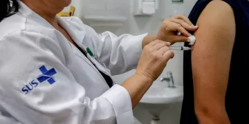 O imunizante, no âmbito do SUS, é voltado para aqueles com idade entre 10 anos e 14 anos. (Divulgação)