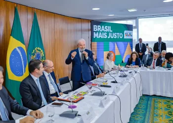 Presidente da República, Luiz Inácio Lula da Silva, durante reunião para Anúncio do Envio do Projeto de Lei de Ampliação da Isenção do Imposto de Renda ao Congresso Nacional. Palácio do Planalto, Brasília (Foto: Ricardo Stuckert / PR)