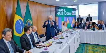 Presidente da República, Luiz Inácio Lula da Silva, durante reunião para Anúncio do Envio do Projeto de Lei de Ampliação da Isenção do Imposto de Renda ao Congresso Nacional. Palácio do Planalto, Brasília (Foto: Ricardo Stuckert / PR)
