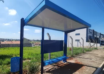 A cidade de Itapetininga está recebendo uma importante melhoria na infraestrutura de transporte público, com a implantação de novos abrigos de ônibus. (Divulgação/ Prefeitura de Itapetininga)