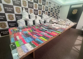 Polícia Civil deflagra operação e apreende acessórios falsificados da Apple no comércio de Itapetininga