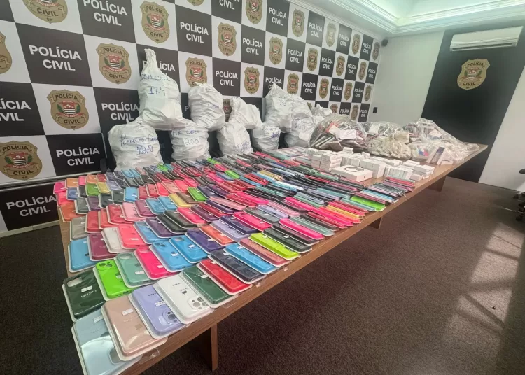 Polícia Civil deflagra operação e apreende acessórios falsificados da Apple no comércio de Itapetininga