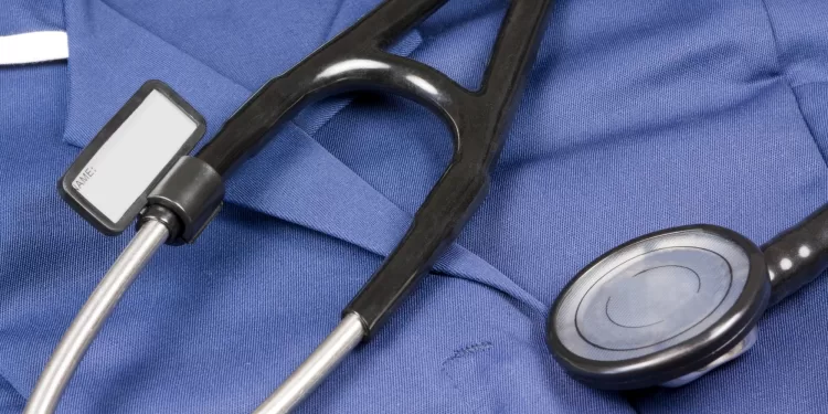 O profissional de enfermagem é um profissional da saúde que atua na promoção, prevenção, recuperação e reabilitação da saúde. (Divulgação)