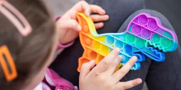 O autismo é um transtorno no desenvolvimento do cérebro que afeta a capacidade de relacionamento com pessoas e o ambiente. (Divulgação)