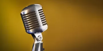A ação, conduzida pela professora Kátia Baroni, visa democratizar o acesso à cultura e ao ensino vocal, além de fomentar o desenvolvimento artístico da população. (Dviulgação)