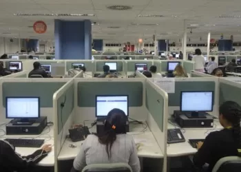 O destaque está nas 100 vagas sem necessidade de experiência oferecidas pela empresa responsável pelo Call Center da Sabesp. (Divulgação)