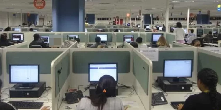 O destaque está nas 100 vagas sem necessidade de experiência oferecidas pela empresa responsável pelo Call Center da Sabesp. (Divulgação)
