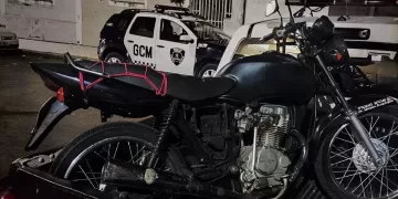 Após abordagem, foi constatada divergência no emplacamento do veículo. (Divulgação)