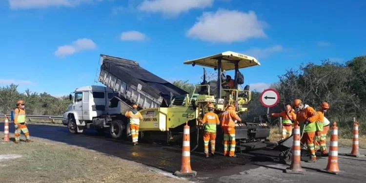 As obras ocorrerão em diferentes pontos da rodovia e seus acessos, com interdições parciais e totais programadas.