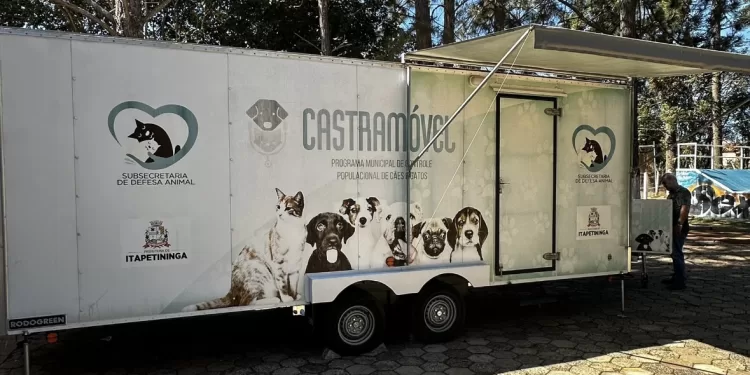 O programa tem como objetivo controlar a população de animais e promover a saúde pública, levando o atendimento até os bairros da cidade. (Divulgação)
