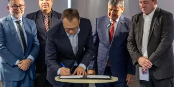 JBS firma convênio com o governo federal para oferta de emprego a beneficiários do Bolsa Família