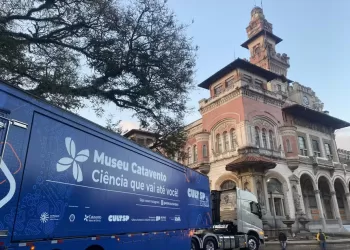 Carreta itinerante do museu tem experimentos nas áreas de física, química, biologia, geografia e história — Foto: Divulgação/Museu Catavento
